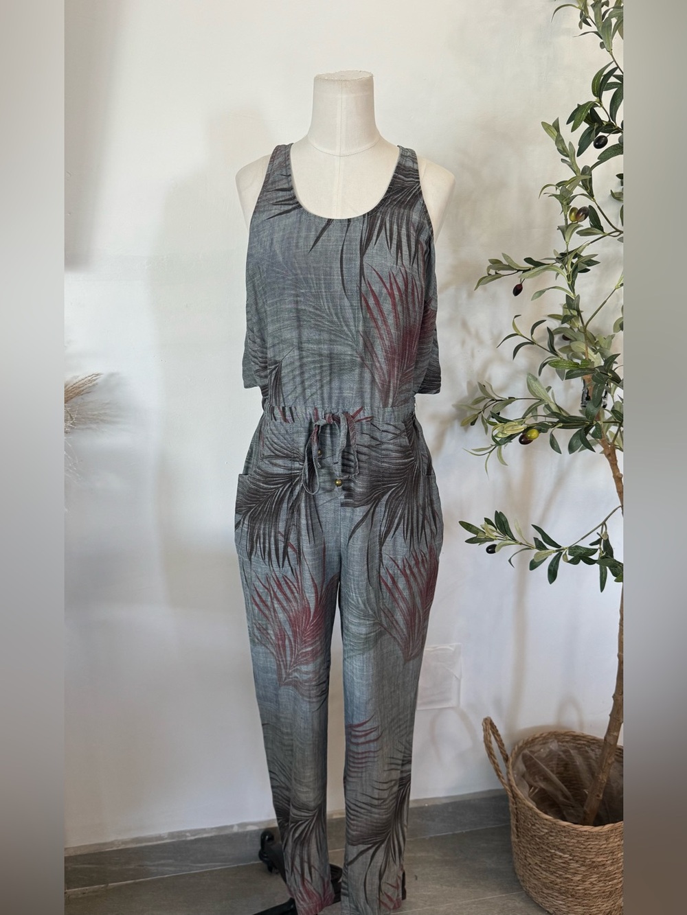 Level 99 Size S Lyocell Linen Palm Print Open Back Jumpsuit Gray Boho